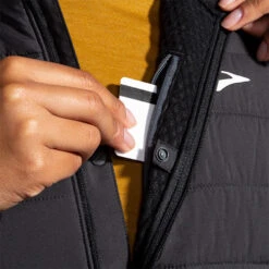 Brooks Women's Shield Hybrid Jacket - Black (221557001) -Hoka Store 221557 001 D2 Shield Hybrid Jacket 2